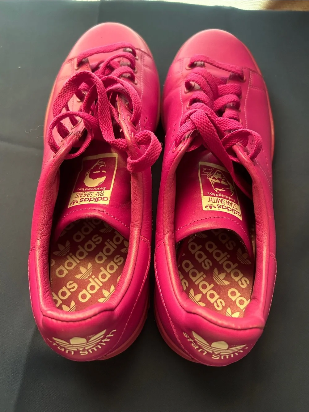 adidas Sneaker in Bright Fuchsia